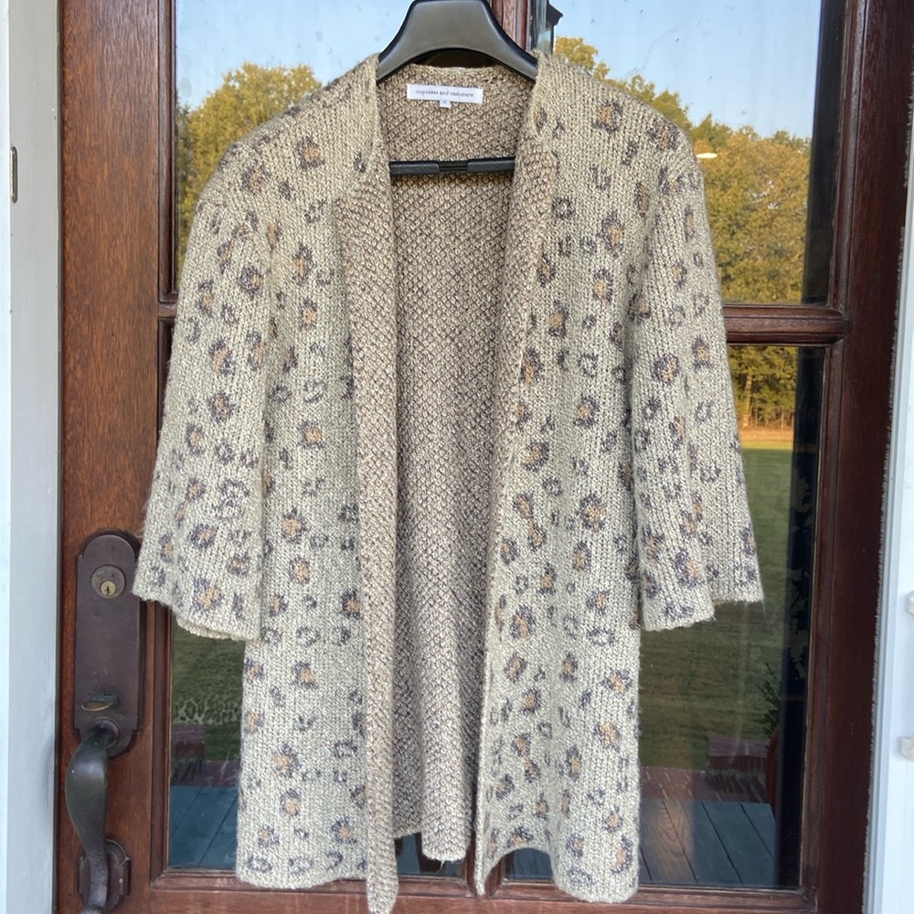 Cupcakes & Cashmere cardigan sweater. Leopard‎ print. Size Small
